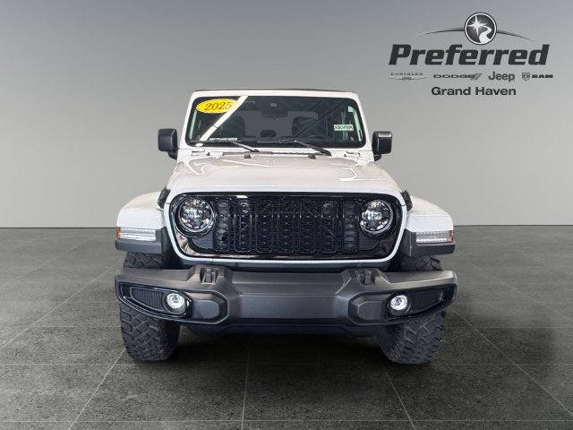 Used 2025 Jeep Gladiator Sport AWD/4WD image 12