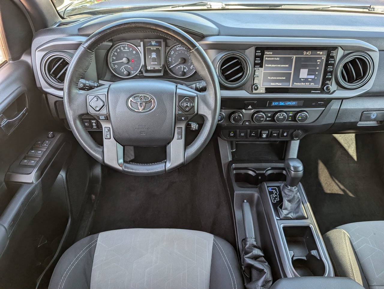 Used 2021 Toyota Tacoma TRD Off-Road w/ Technology Package AWD/4WD image 10