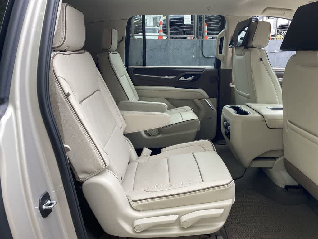 Used 2024 GMC Yukon XL Denali w/ Advanced Technology Package AWD/4WD image 17
