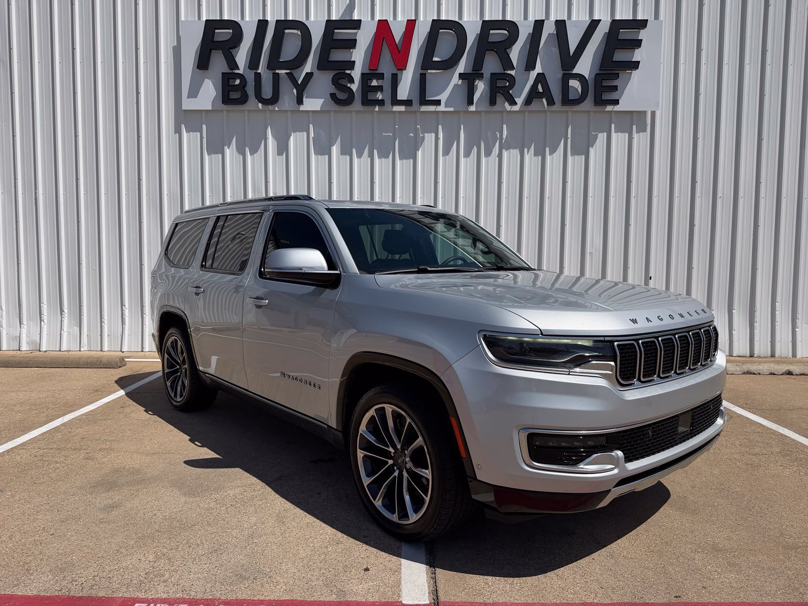 Used 2022 Jeep Wagoneer Series III w/ Premium Group I AWD/4WD image 9
