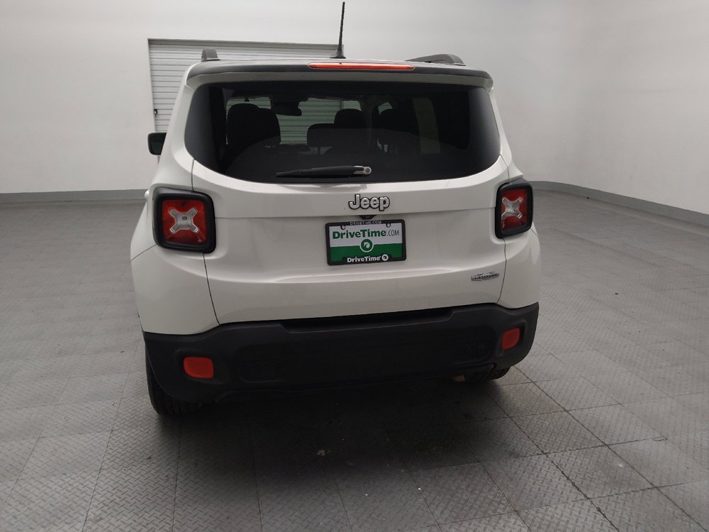 Used 2017 Jeep Renegade Latitude FWD image 6