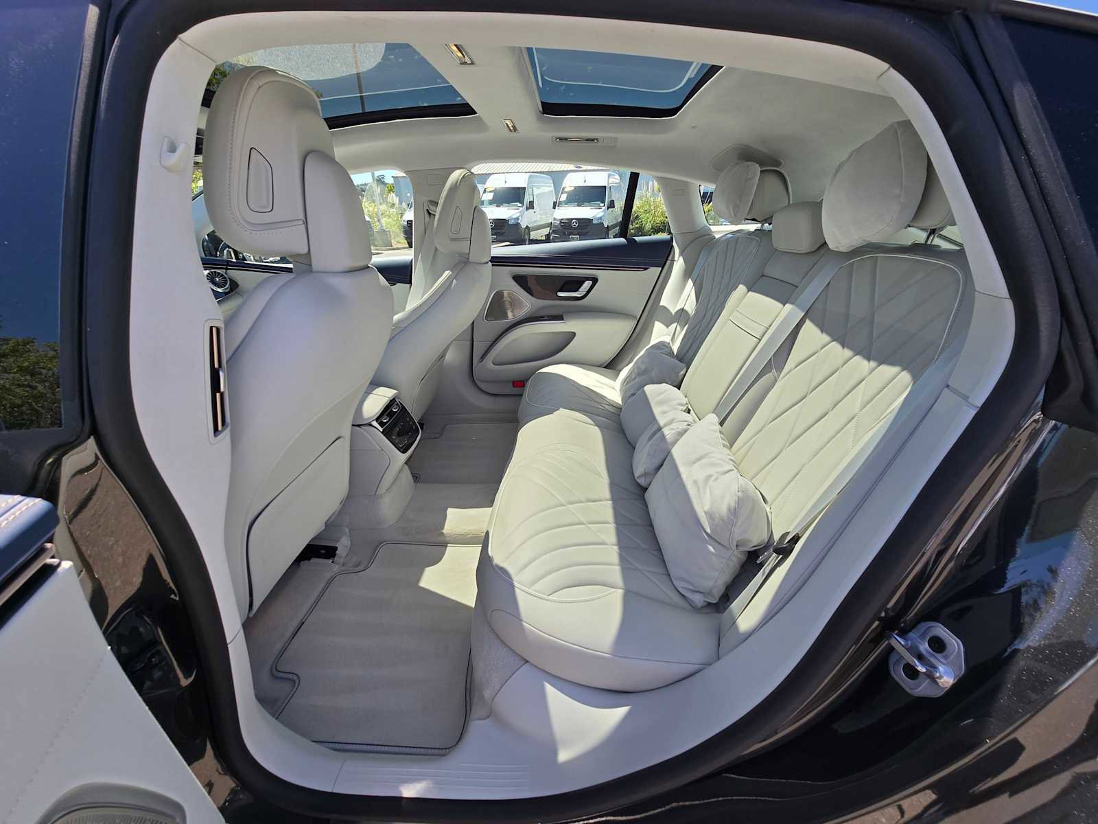 Used 2022 Mercedes-Benz EQS 580 4MATIC Sedan image 17