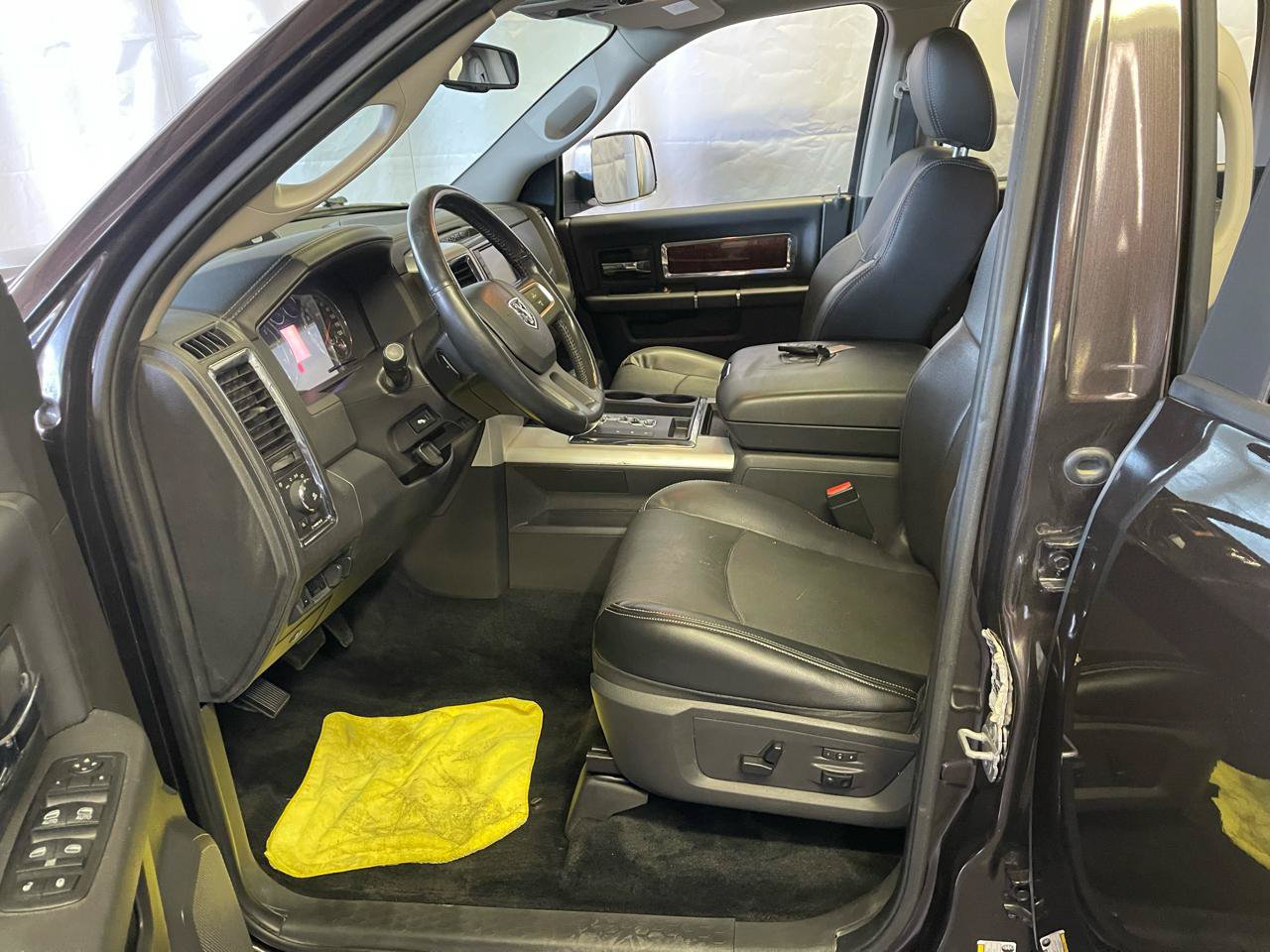 Used 2011 RAM 1500 Laramie AWD/4WD image 23