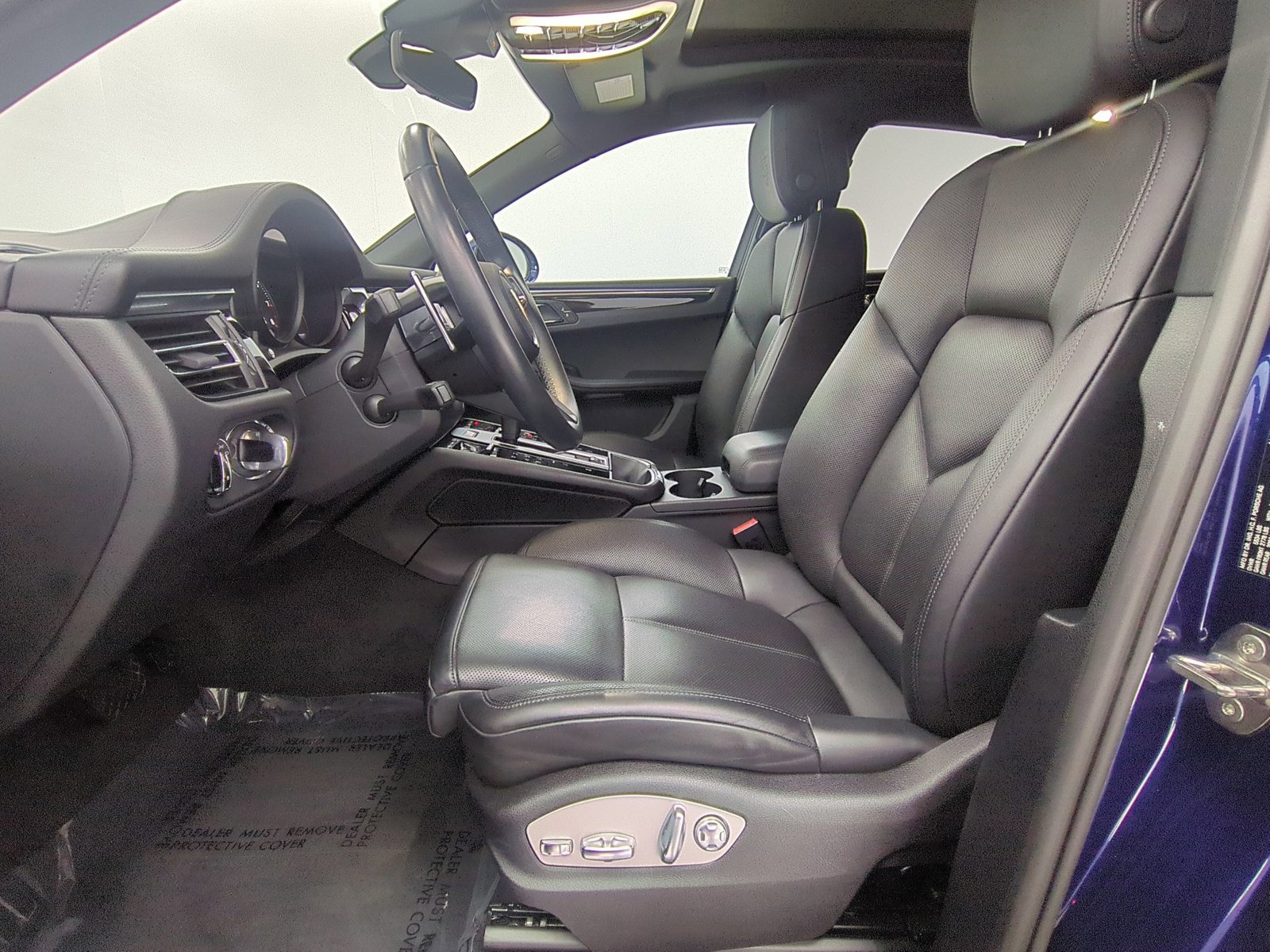 Certified 2022 Porsche Macan AWD/4WD image 5