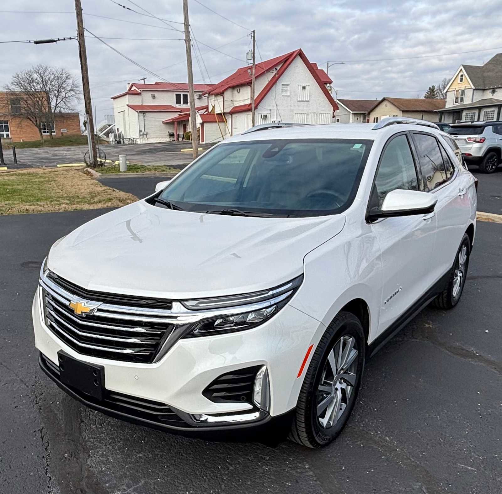 Used 2024 Chevrolet Equinox Premier image 2