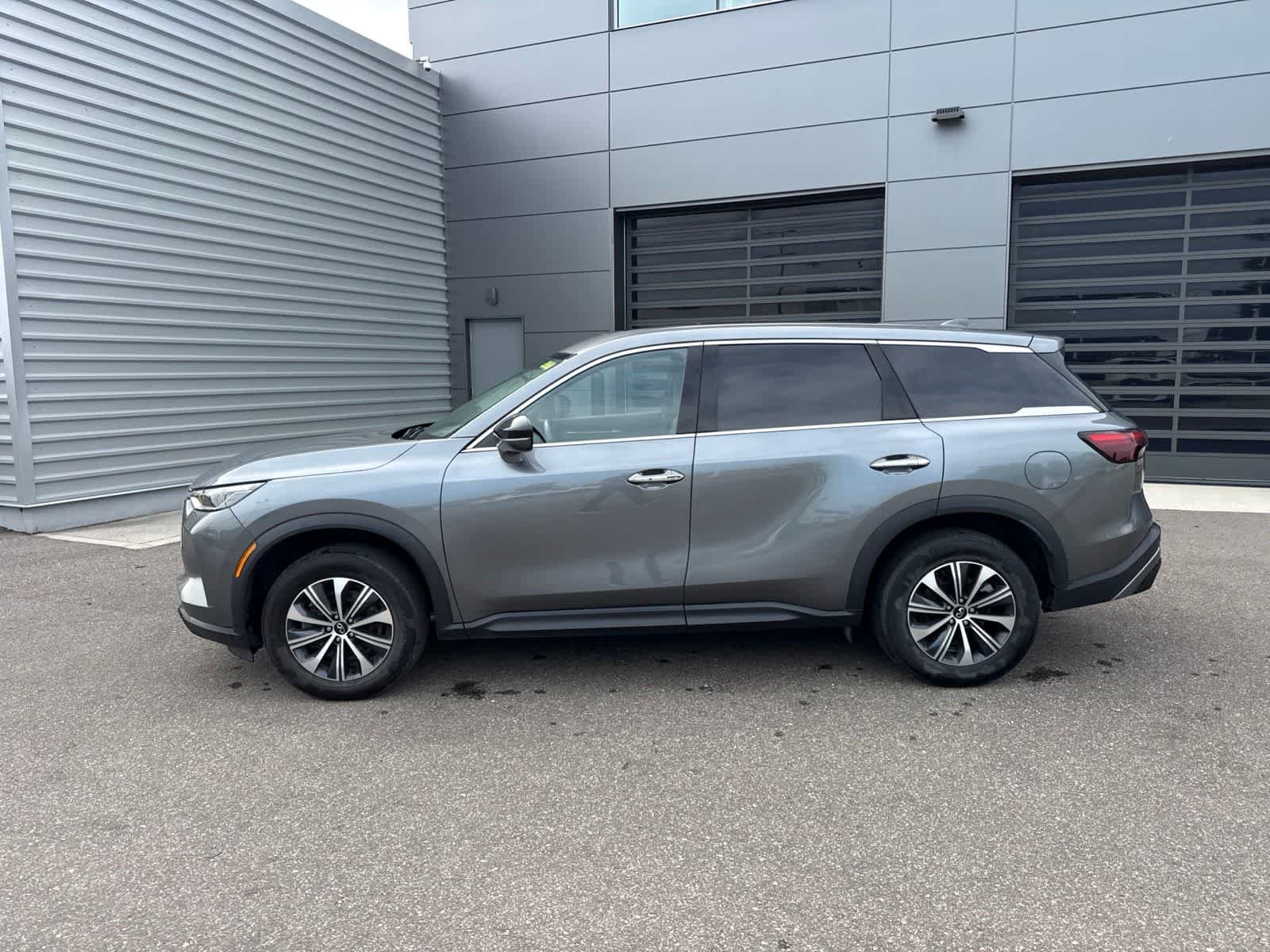 Used 2024 INFINITI QX60 Pure AWD/4WD image 2