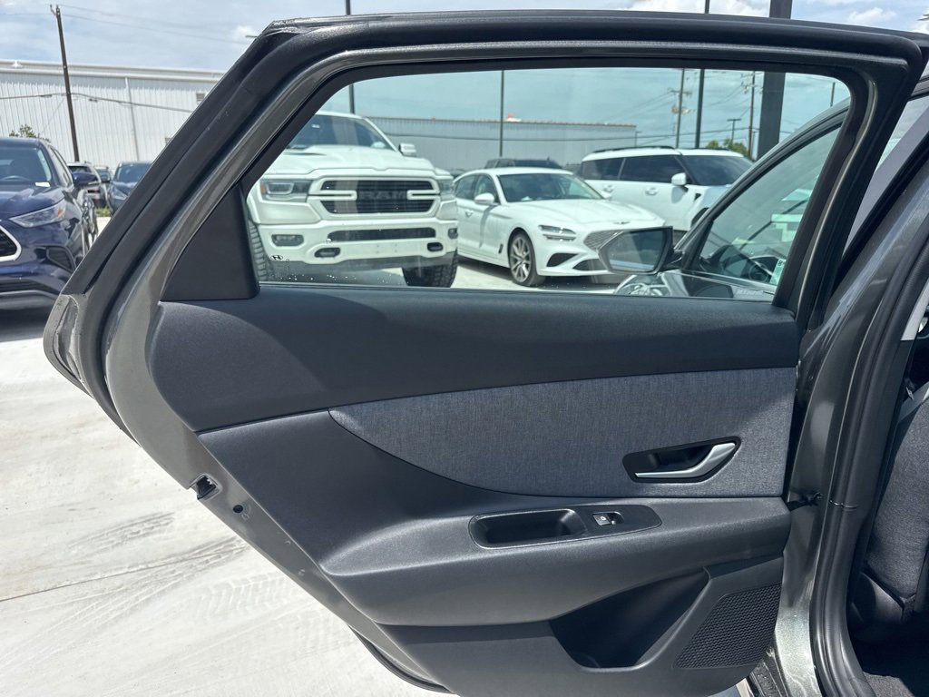 New 2025 Hyundai Elantra Limited image 15