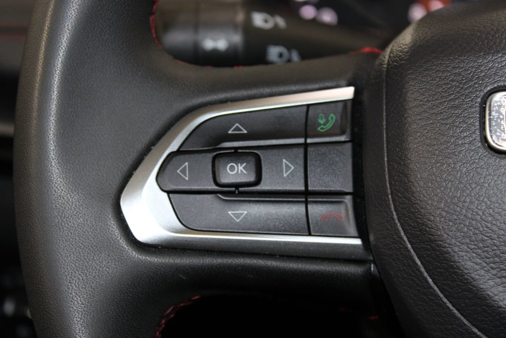Used 2025 Jeep Compass Trailhawk AWD/4WD image 32