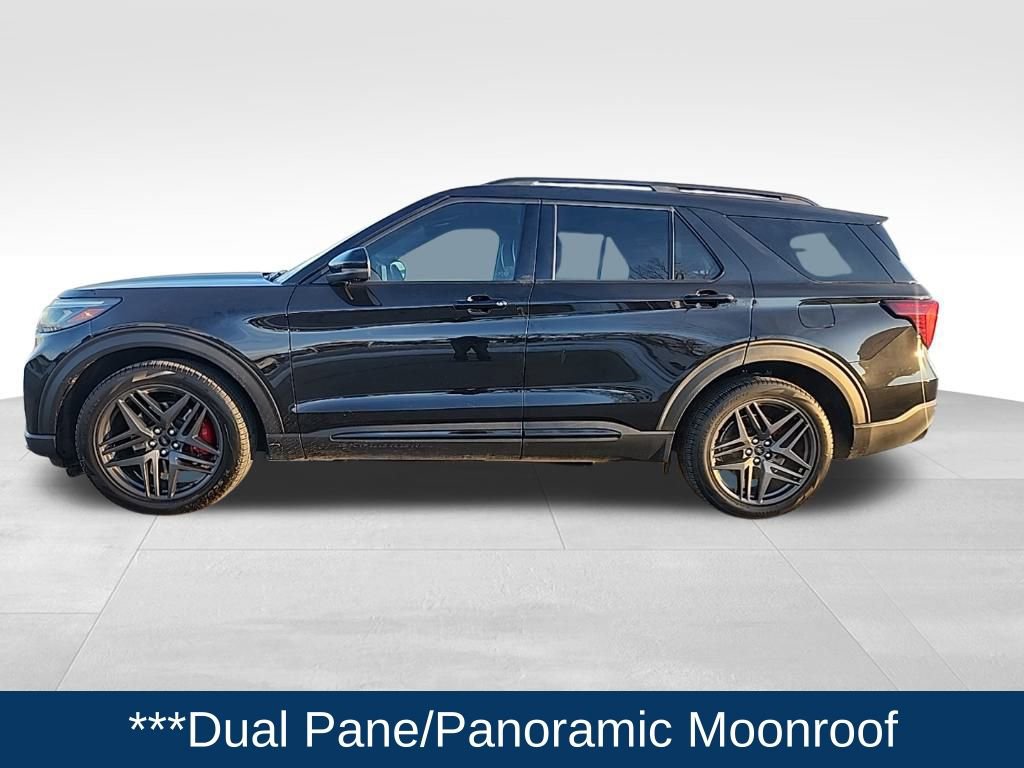 Used 2025 Ford Explorer ST image 2