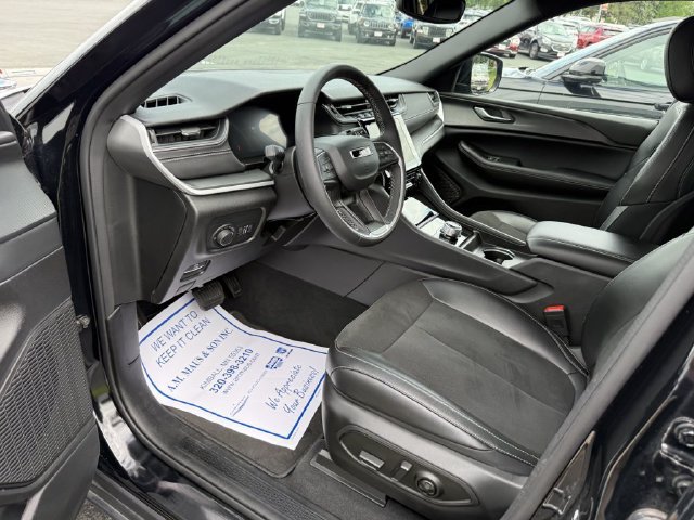 Used 2024 Jeep Grand Cherokee Altitude AWD/4WD image 10