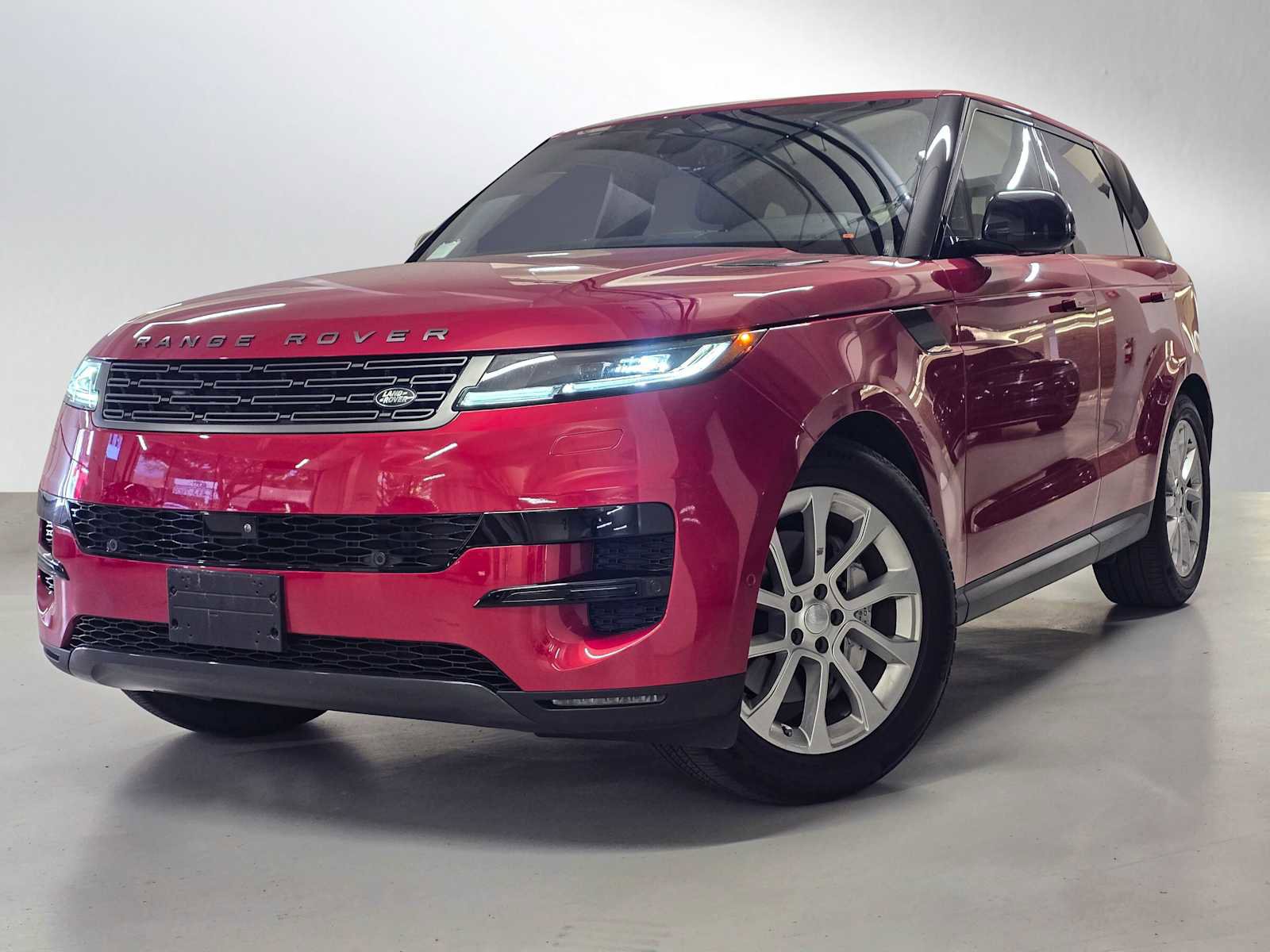 Used 2025 Land Rover Range Rover Sport SE