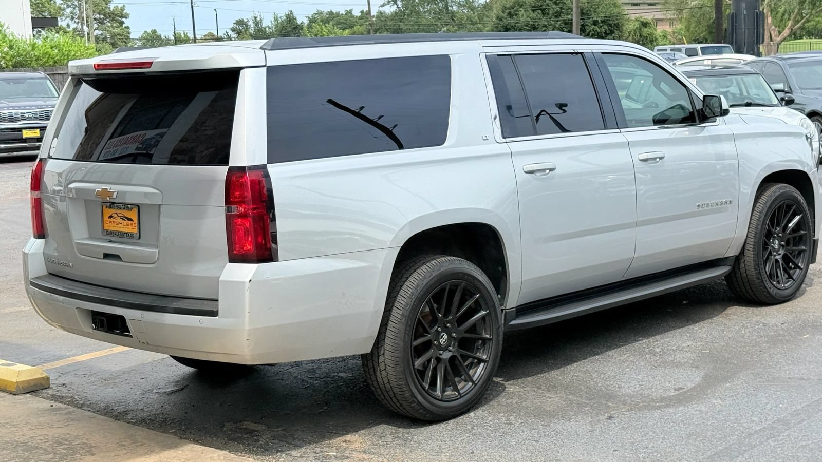 Used 2016 Chevrolet Suburban LT RWD image 8