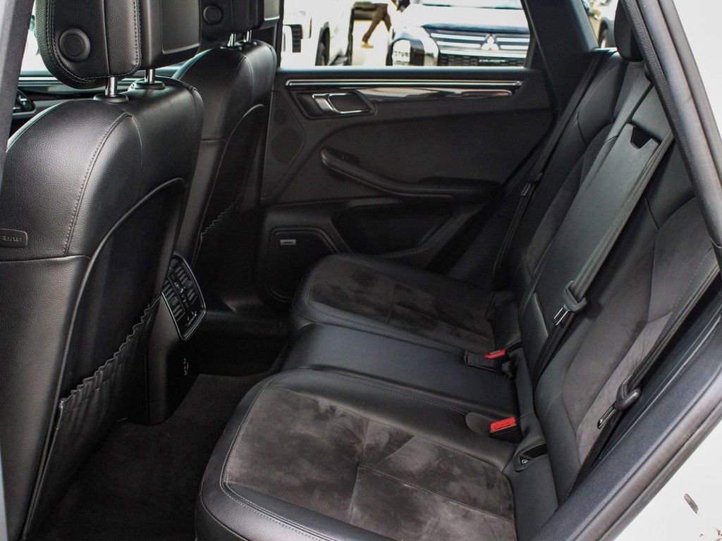 Used 2020 Porsche Macan image 34