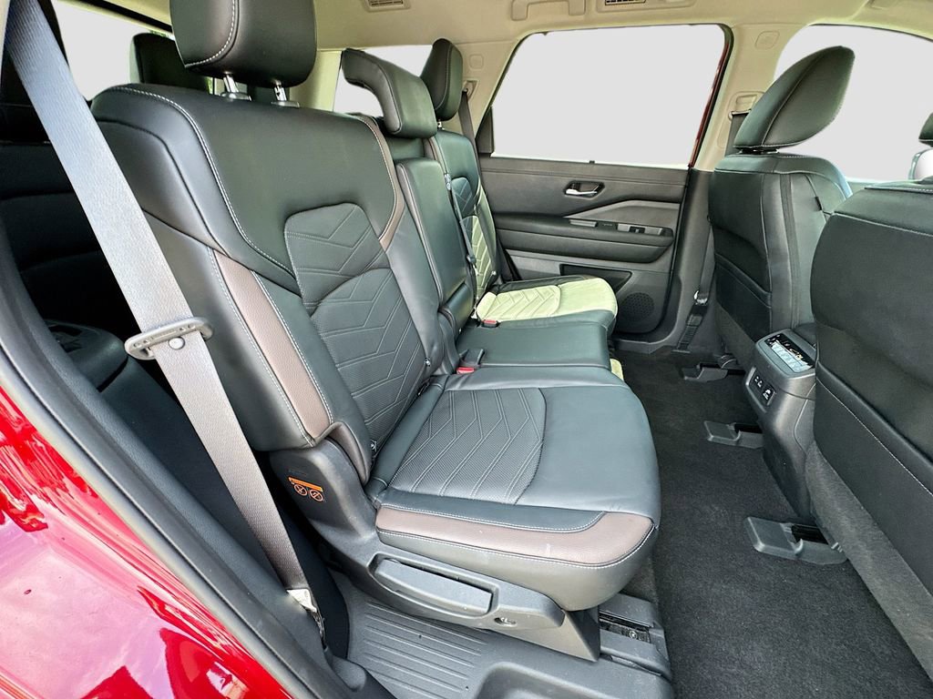 Used 2023 Nissan Pathfinder Platinum w/ Cargo Package AWD/4WD image 38