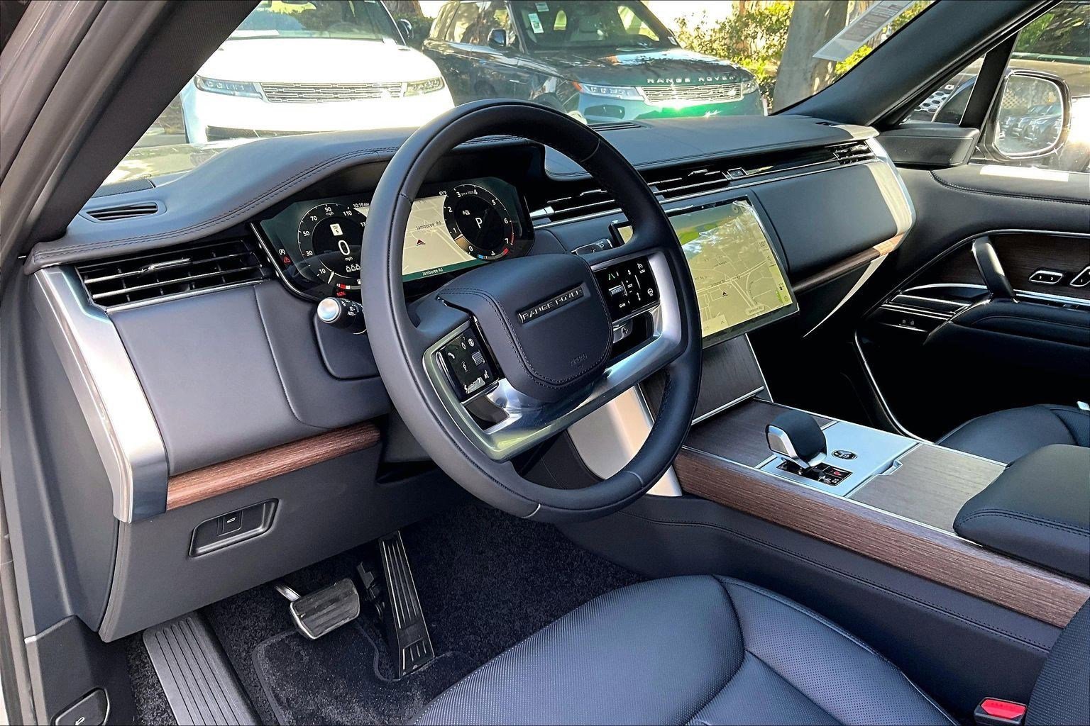 New 2026 Land Rover Range Rover SE image 4