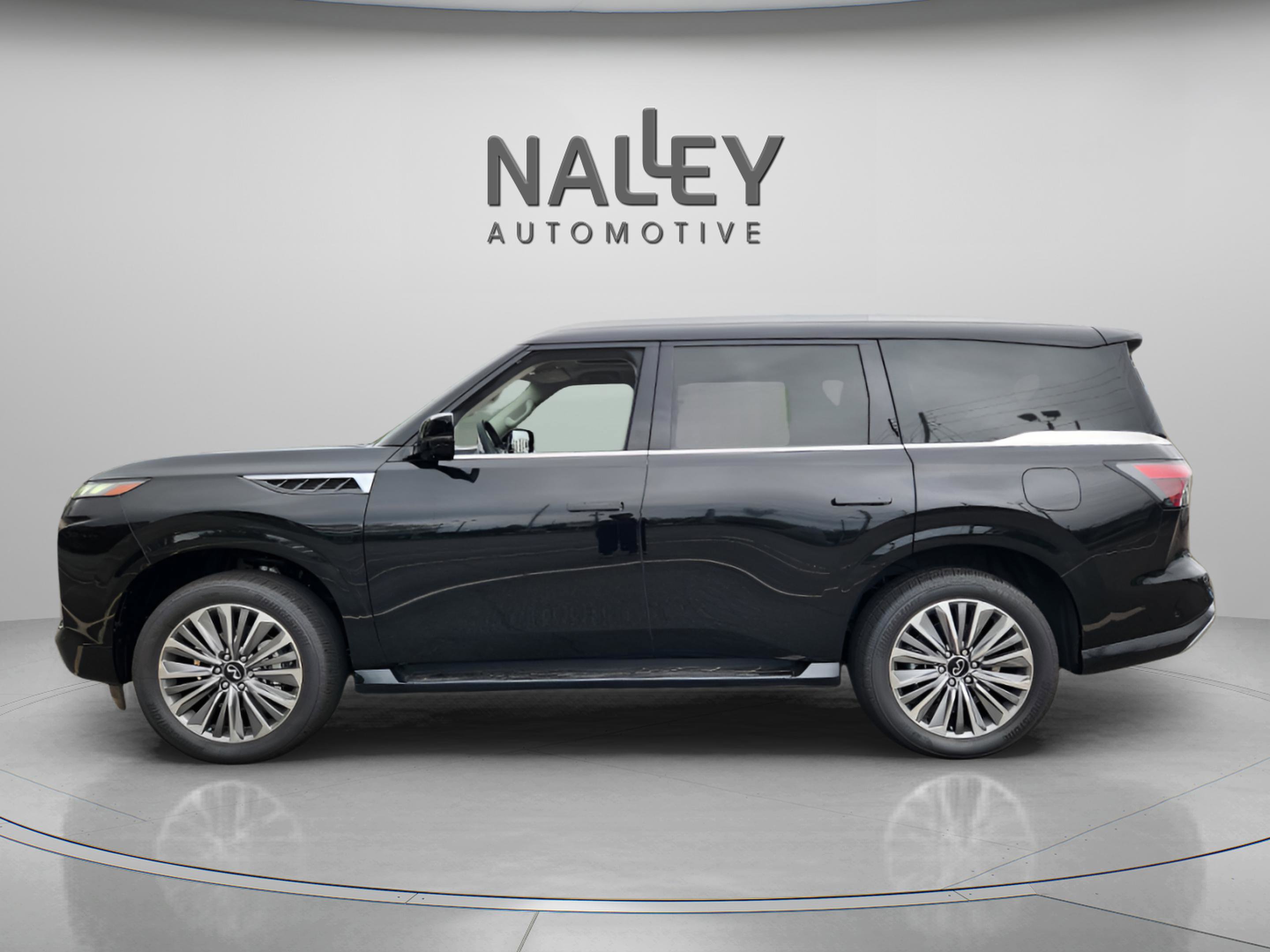 New 2025 INFINITI QX80 Luxe image 2