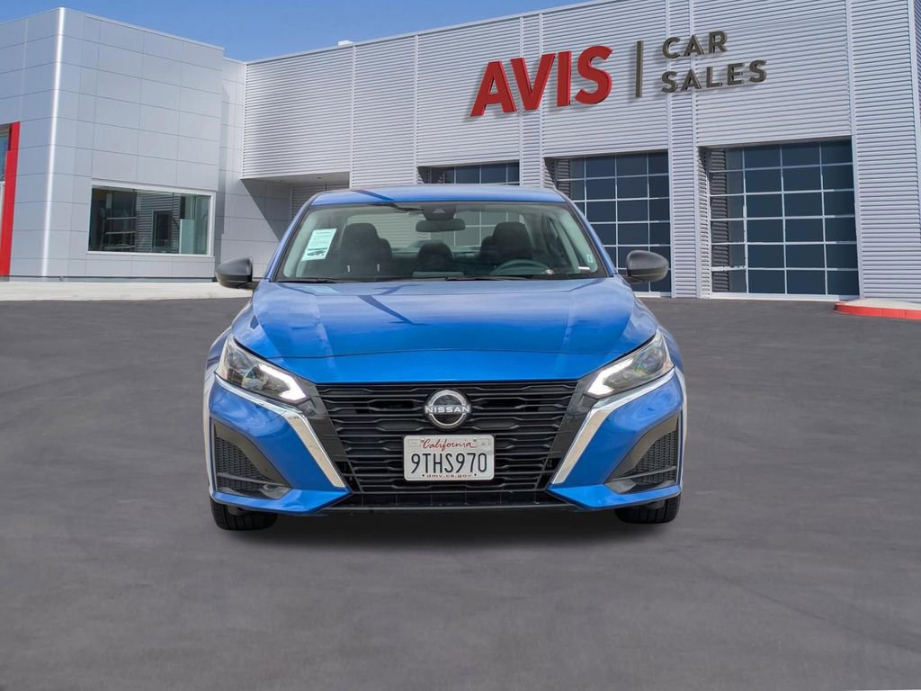 Used 2025 Nissan Altima 2.5 SV FWD image 2