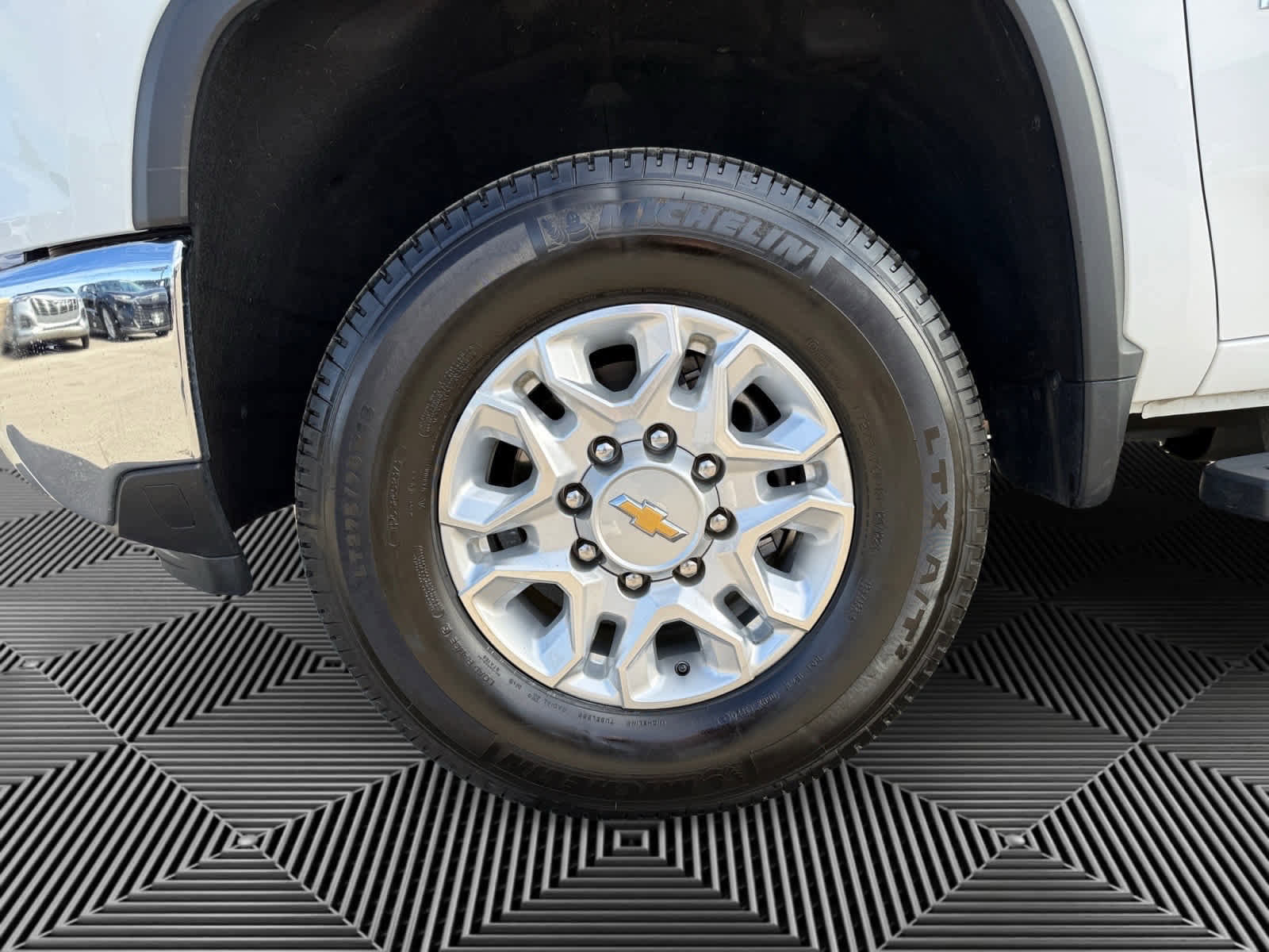 Used 2025 Chevrolet Silverado 2500 LT w/ All Star Edition AWD/4WD image 9