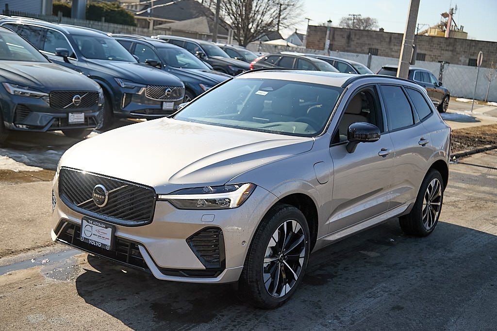 New 2026 Volvo XC60 T8 Plus w/ Protection Package Premier image 6