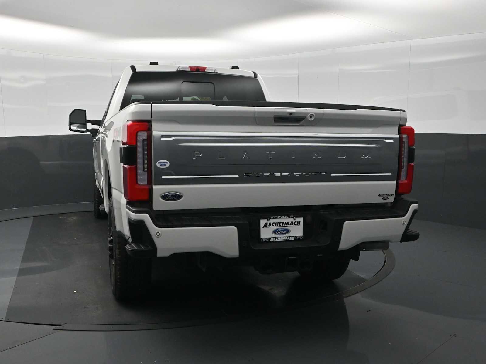 Used 2024 Ford F250 4x4 Crew Cab Super Duty image 8