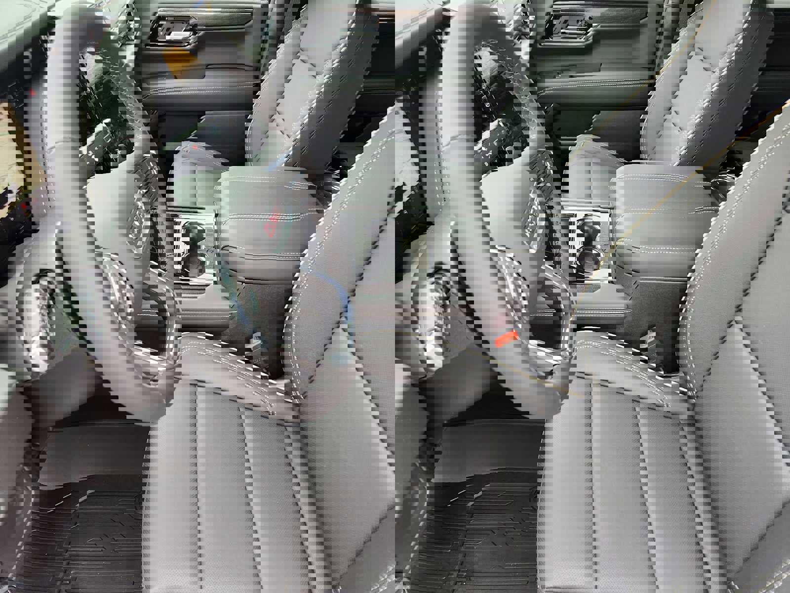 New 2026 GMC Yukon Elevation w/ LPO, Hit The Road Package image 7