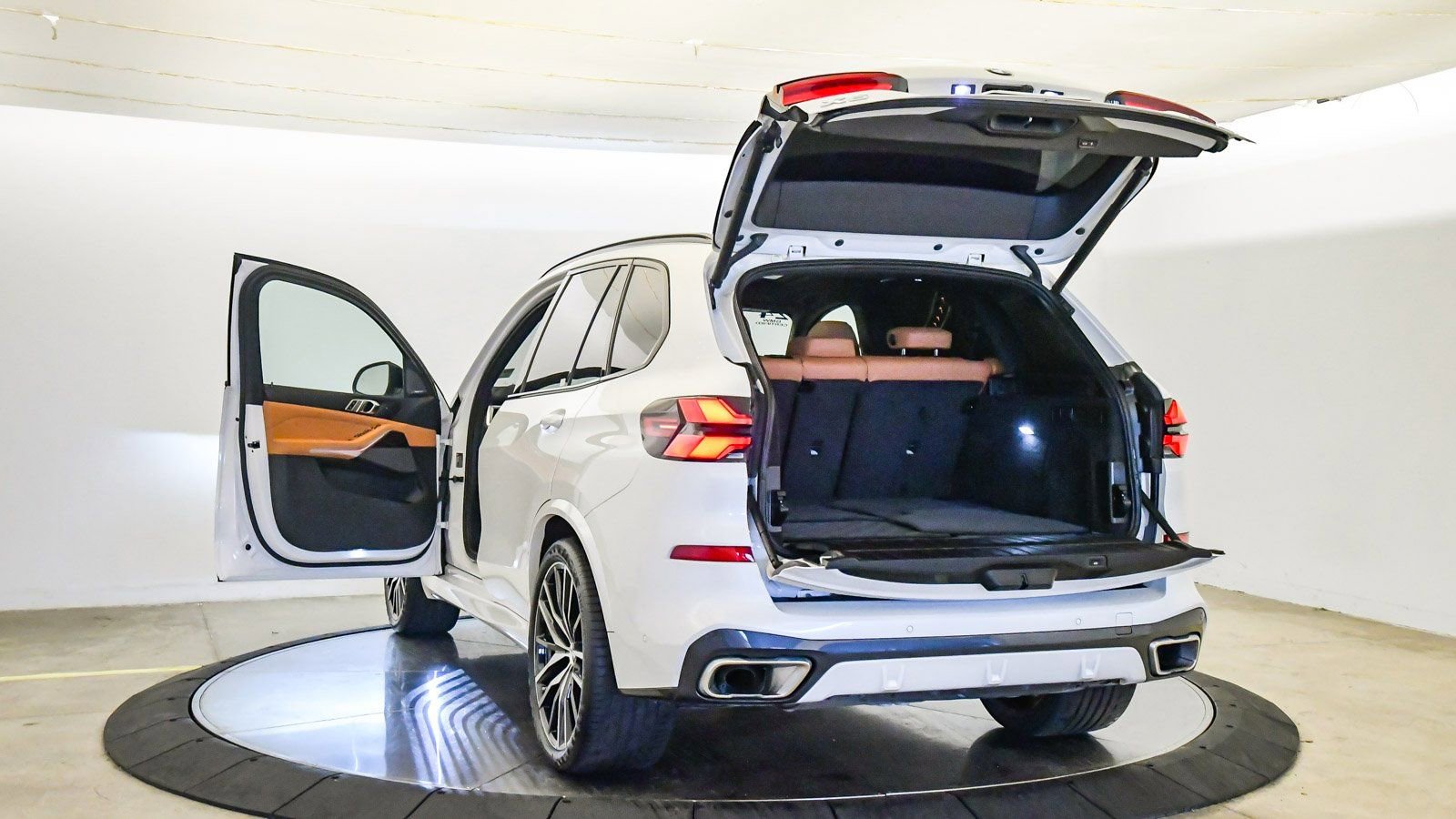 Certified 2024 BMW X5 xDrive40i w/ M Sport Package image 28