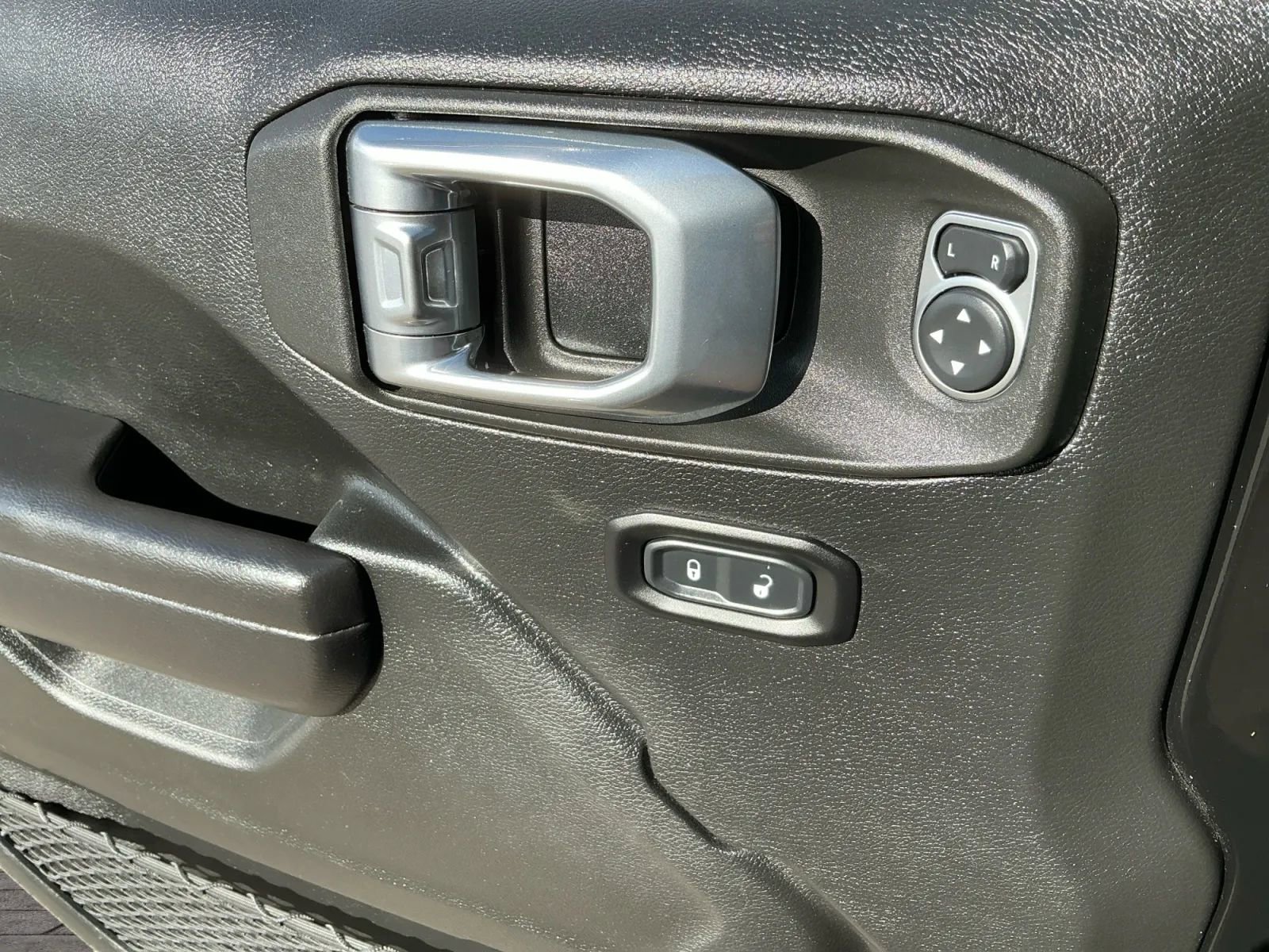 Used 2021 Jeep Gladiator Sport image 10