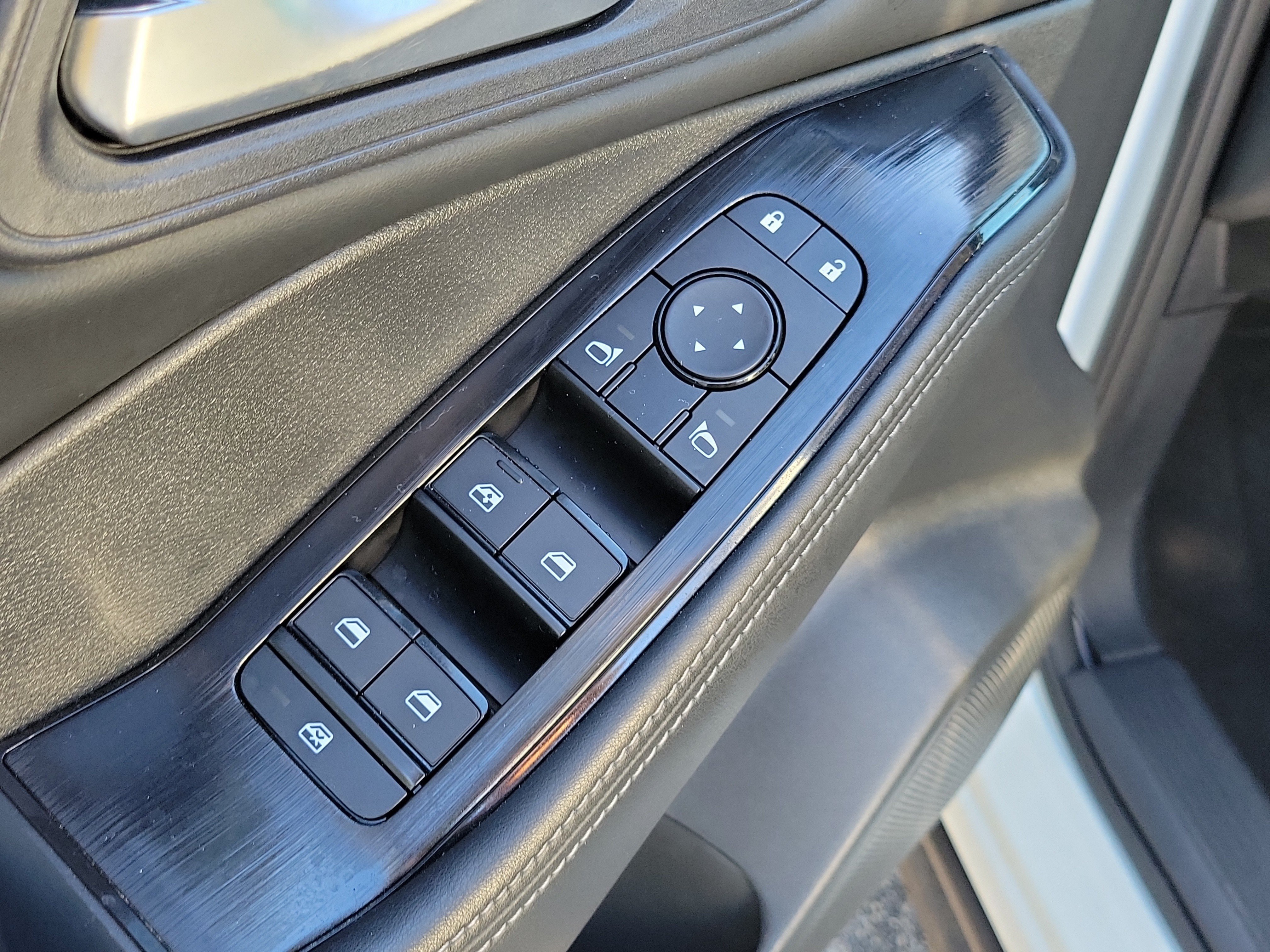 Certified 2024 Nissan Rogue SV w/ SV Premium Package FWD image 17