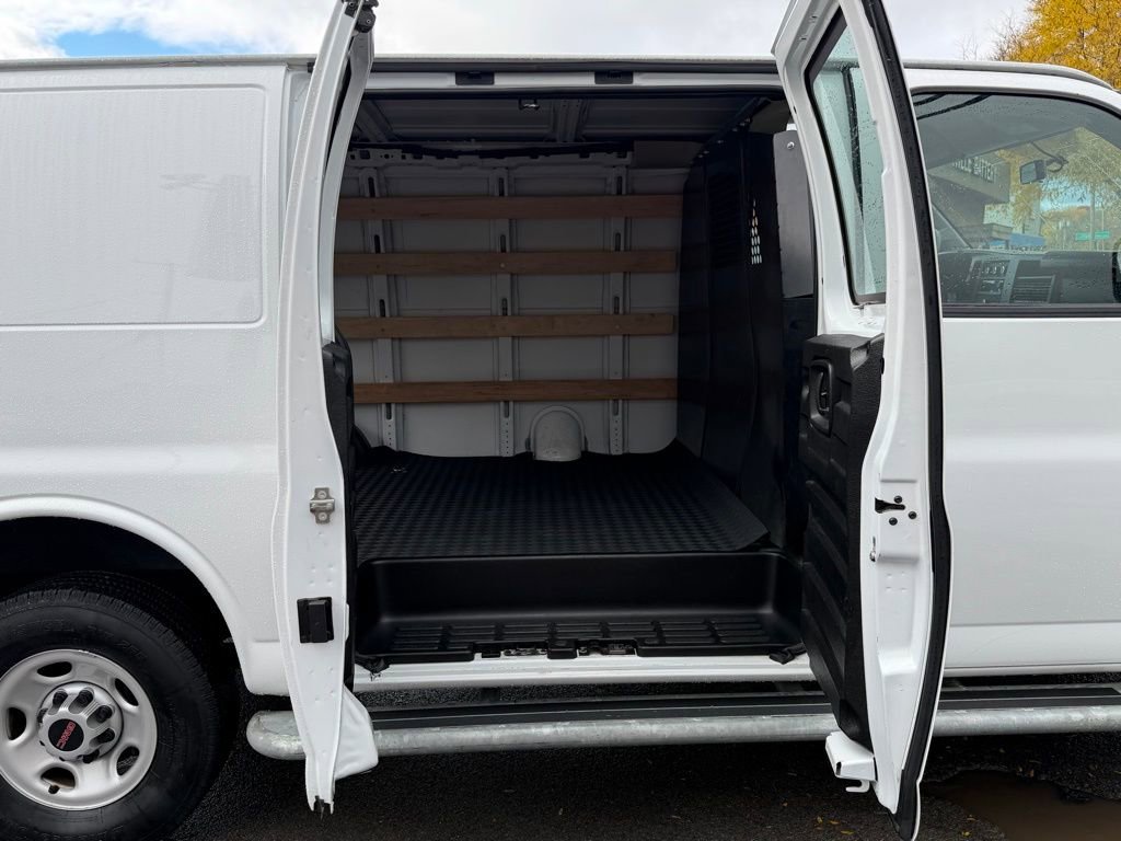 Used 2024 GMC Savana 2500 w/ Driver Convenience Package image 19