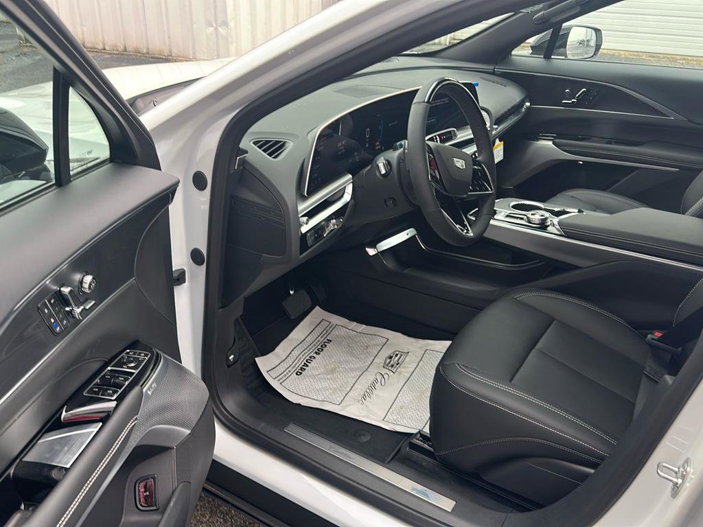 New 2025 Cadillac Lyriq Luxury image 6