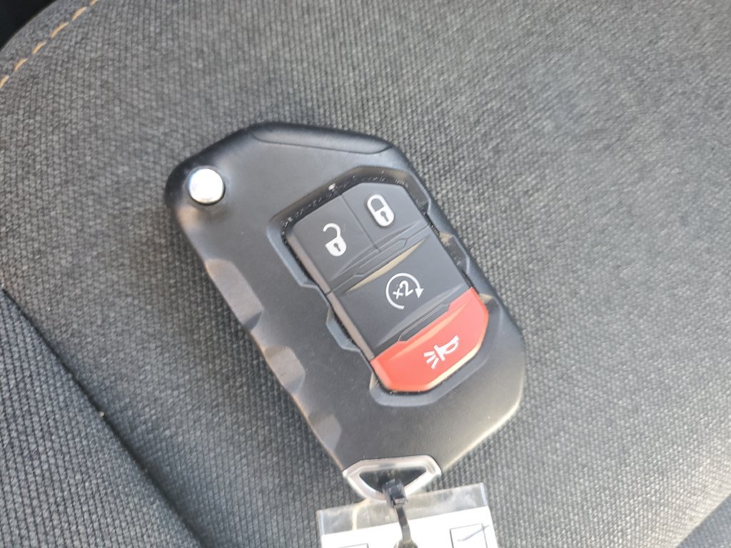 Used 2025 Jeep Wrangler Unlimited Sahara AWD/4WD image 28