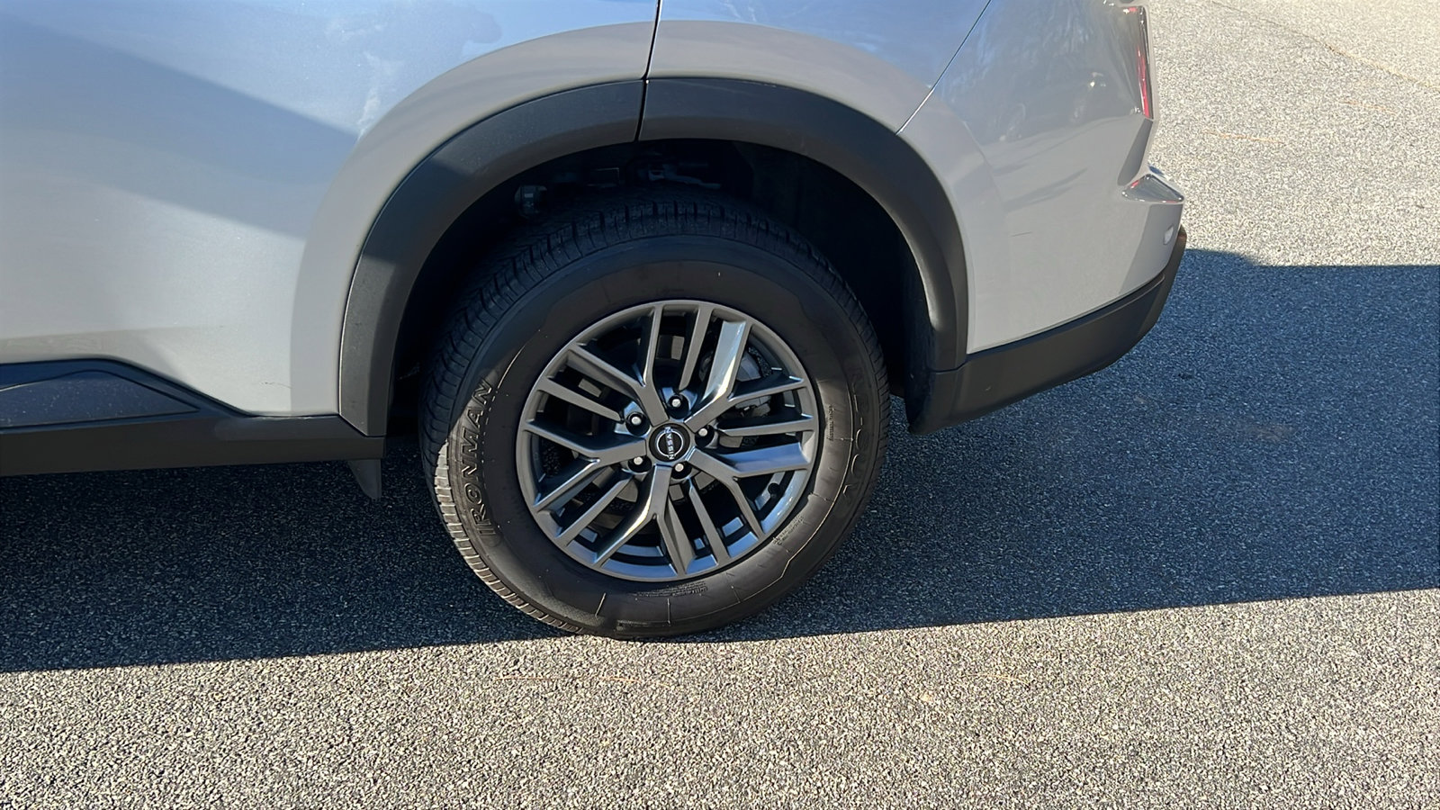 Used 2024 Nissan Rogue S image 12