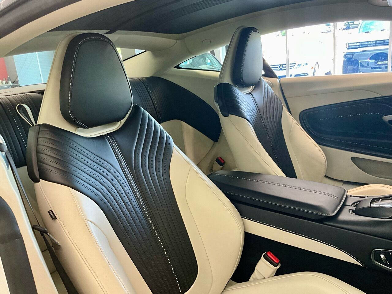 Used 2018 Aston Martin DB11 V12 image 34