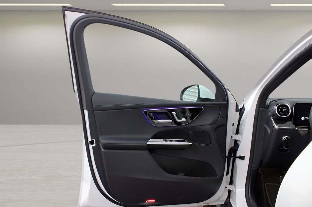 Used 2024 Mercedes-Benz GLC 300 4MATIC image 28