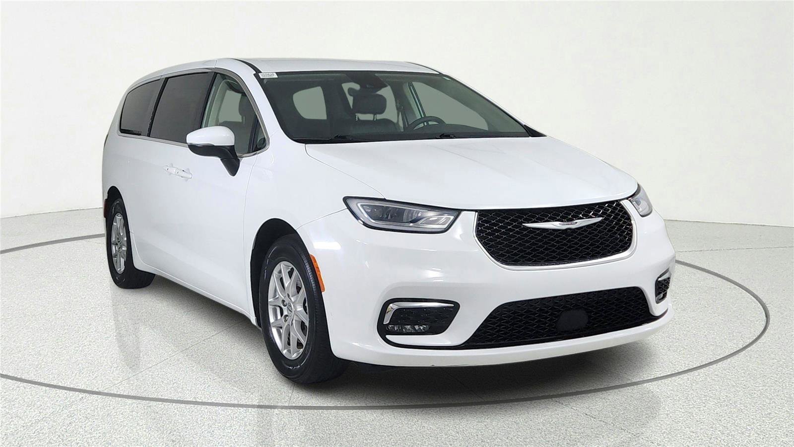 Used 2023 Chrysler Pacifica Touring-L FWD image 1