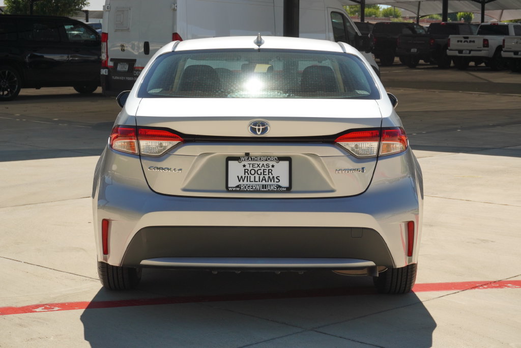 Used 2022 Toyota Corolla LE FWD image 4