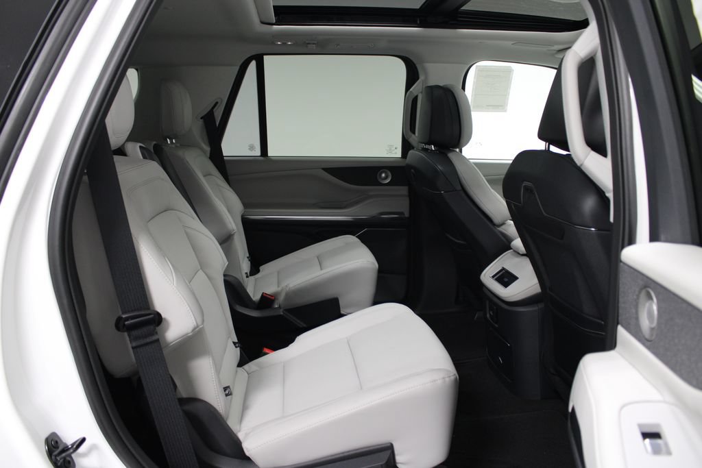 New 2026 Lincoln Navigator Reserve AWD/4WD image 34
