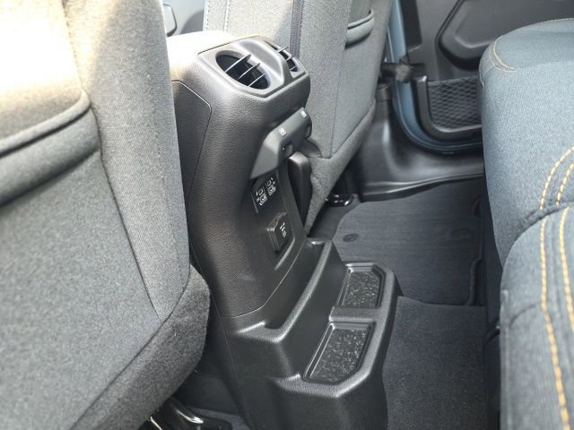 Used 2025 Jeep Wrangler Unlimited Sahara w/ Safety Group image 41