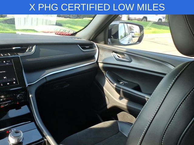 Used 2023 Jeep Grand Cherokee Altitude AWD/4WD image 12