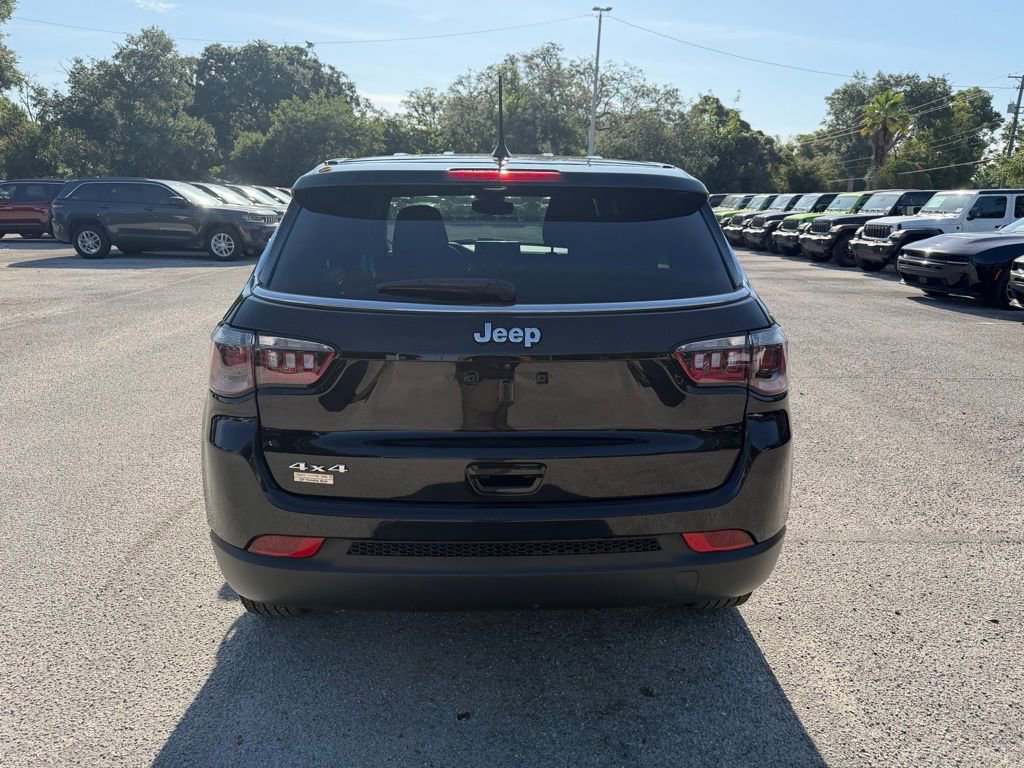 Used 2023 Jeep Compass Sport AWD/4WD image 5