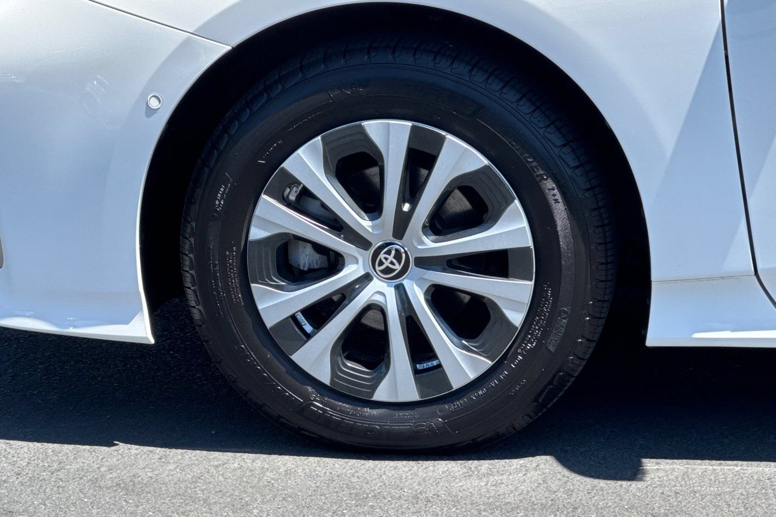 Used 2019 Toyota Prius LE w/ Preferred Accessory Package AWD/4WD image 30