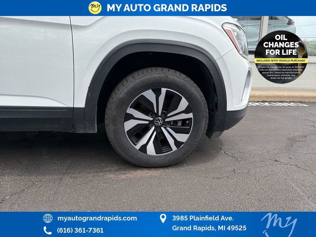 Used 2024 Volkswagen Atlas SE AWD/4WD image 32