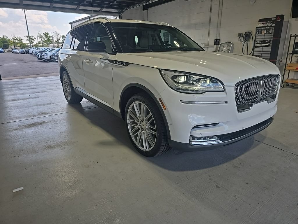 Used 2020 Lincoln Aviator Reserve w/ Equipment Group 202A AWD/4WD image 3