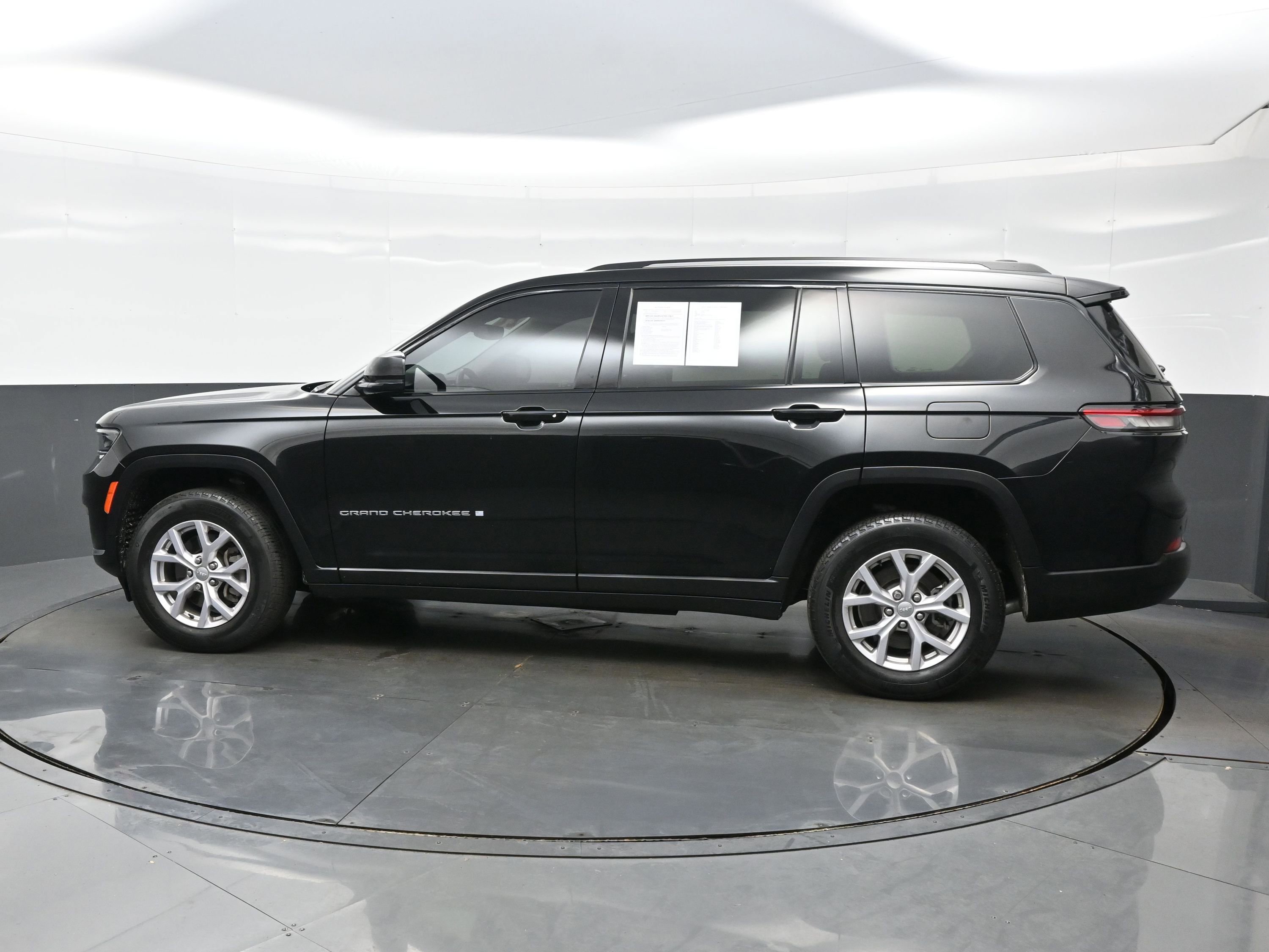 Used 2022 Jeep Grand Cherokee L Limited AWD/4WD image 3