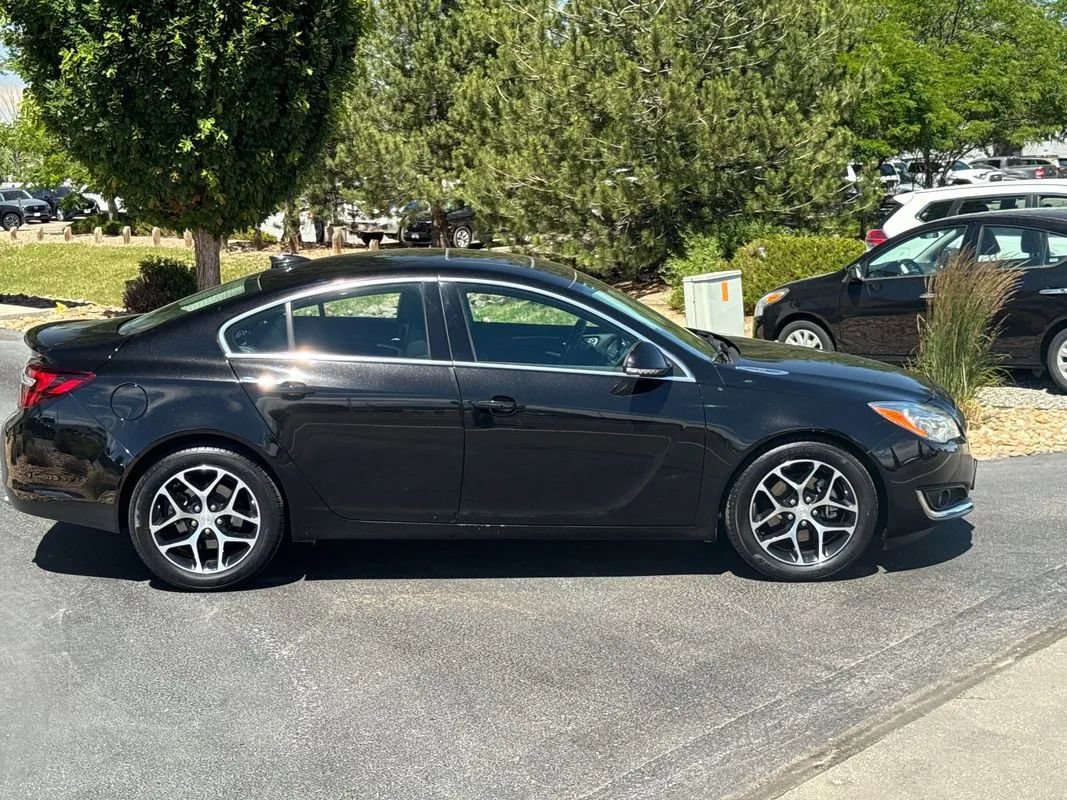 Used 2017 Buick Regal Sport Touring FWD image 43