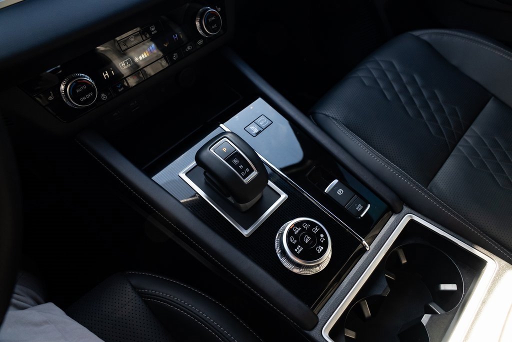 Used 2025 Mitsubishi Outlander SEL Black Edition image 16