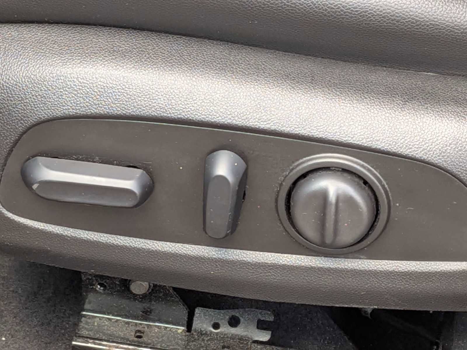 Used 2016 Chevrolet Malibu LT w/ Leather Package FWD image 15