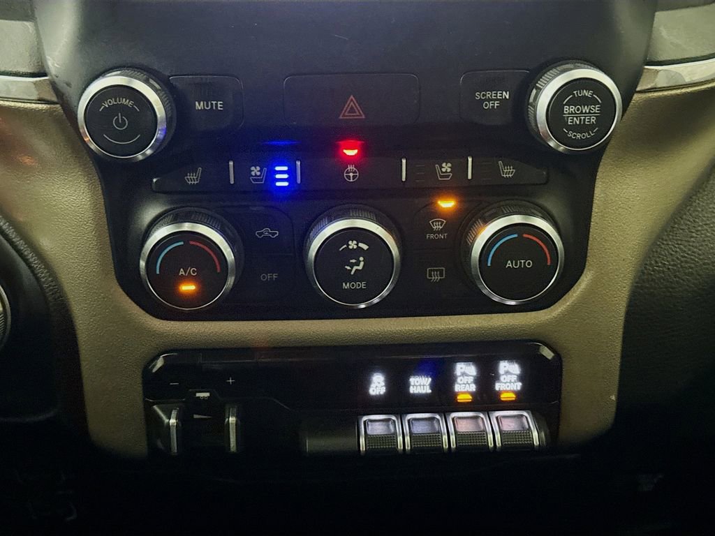 Used 2019 RAM 1500 Laramie AWD/4WD image 17