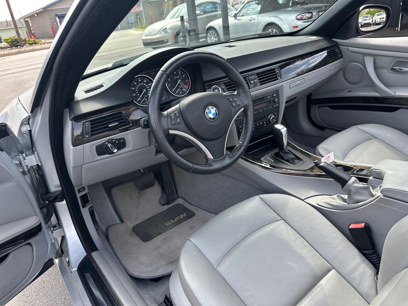 Used 2010 BMW 328i Convertible RWD image 14