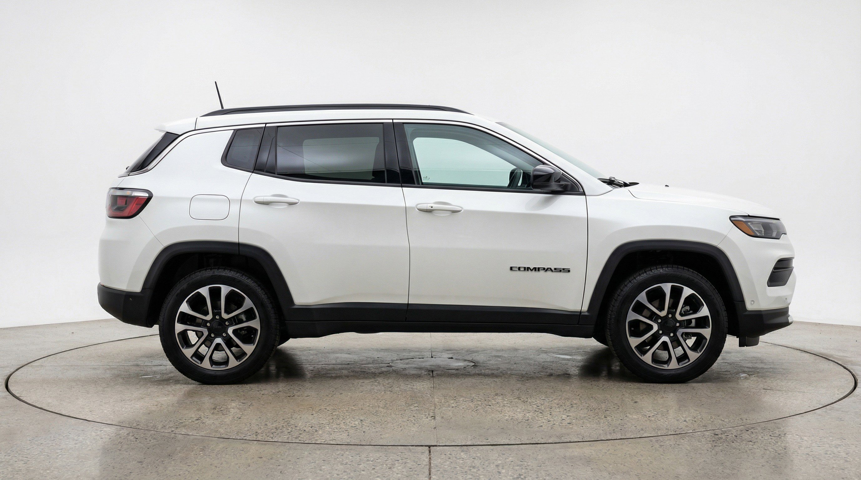 Used 2025 Jeep Compass Trailhawk AWD/4WD image 11